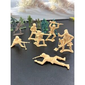 Vintage Hong Kong Army Men Action Figures Mixed Colors Lot of 20+ Infantry Toys
